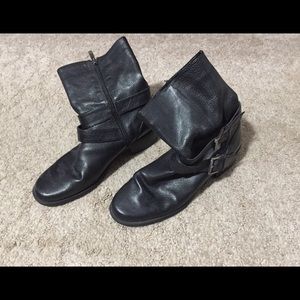 Anne Klein black biker boots zippers NICE size 8.5